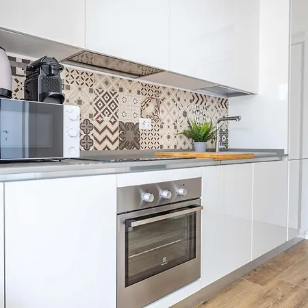 Sunlit 1 Bedroom Via Pirelli Apartmán